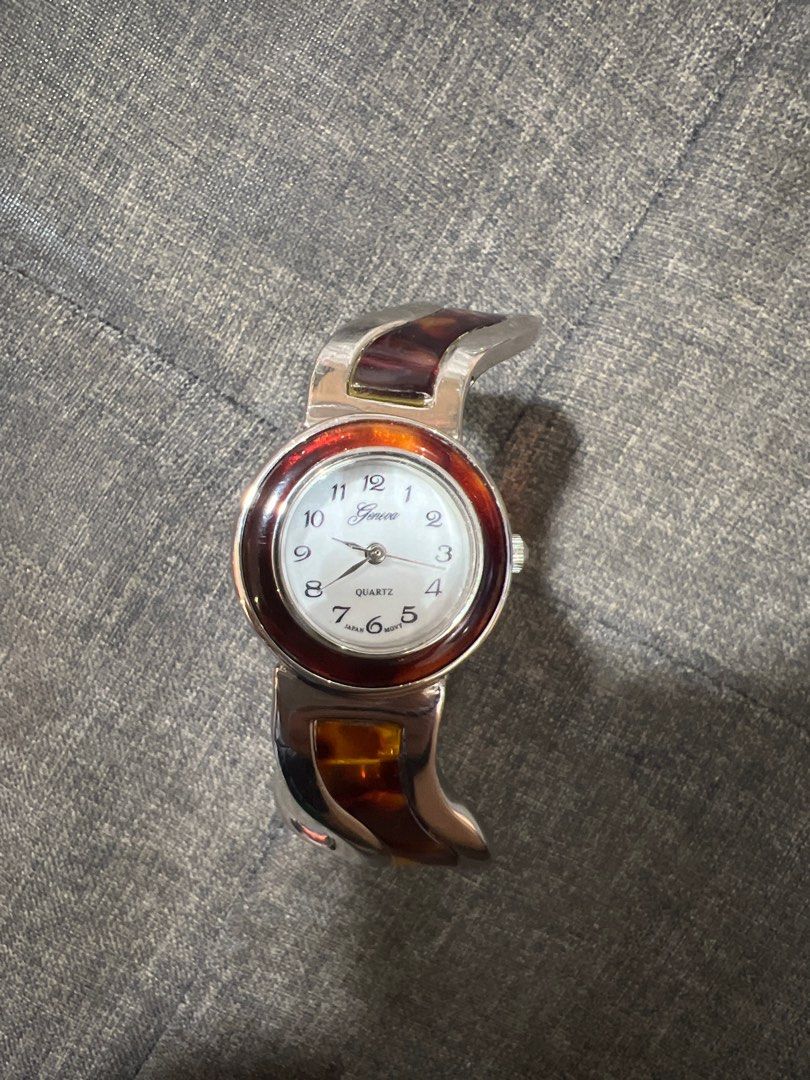 Eikon quartz outlet watch