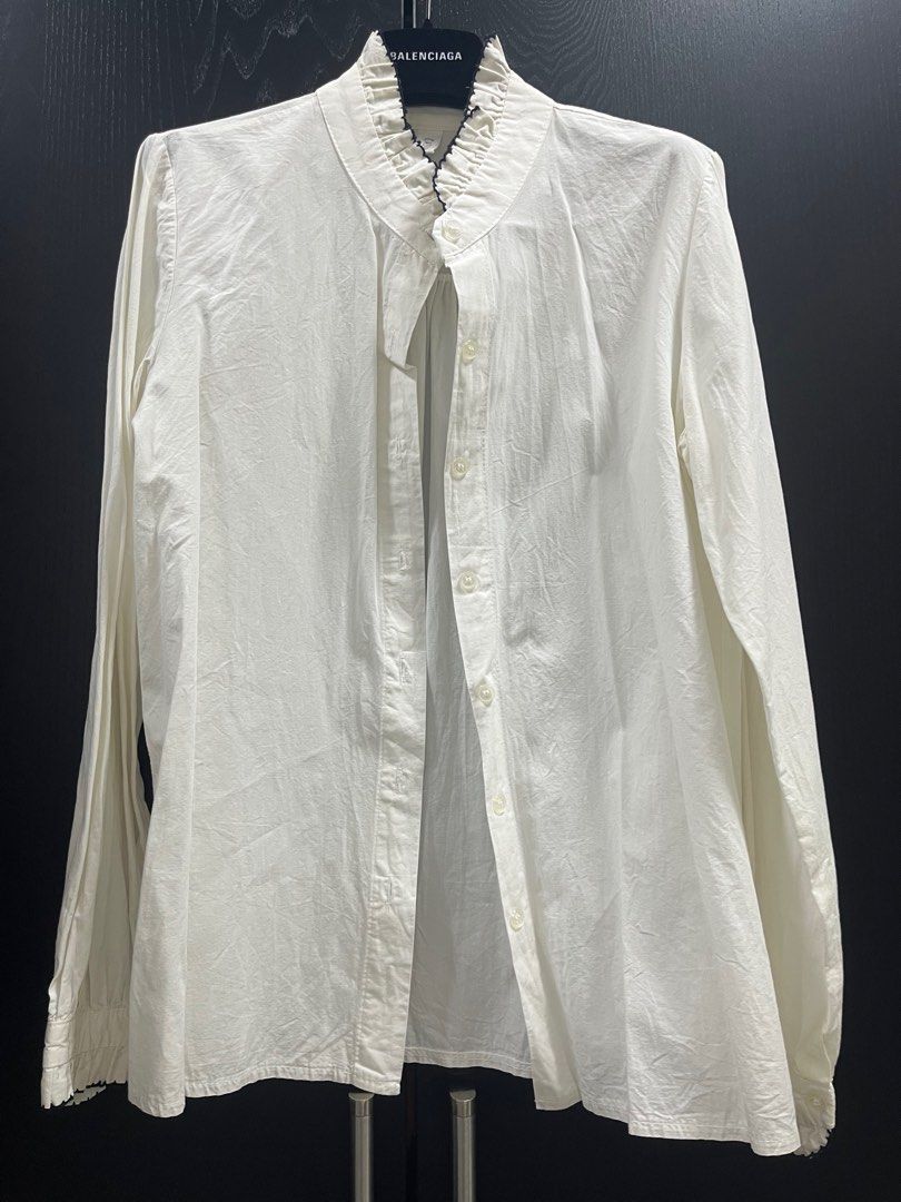 White blouse （分類：T-shirt）位於 Hong Kong。 由 _movingsoon_ 提交（商品編號 1259397423，圖片 1）。簡介： 。