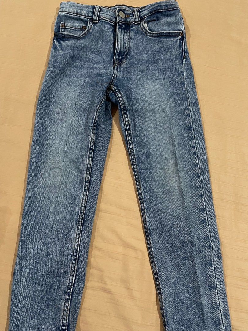 Zara Straight Pants for Boys (Category: Babies & Kids Fashion) located in Pasig City. Submitted by chie_store (Listing ID 1259434515, Image 1). Description: Used very few time only Good condition, no damage Authentic Zara pants Price firm..