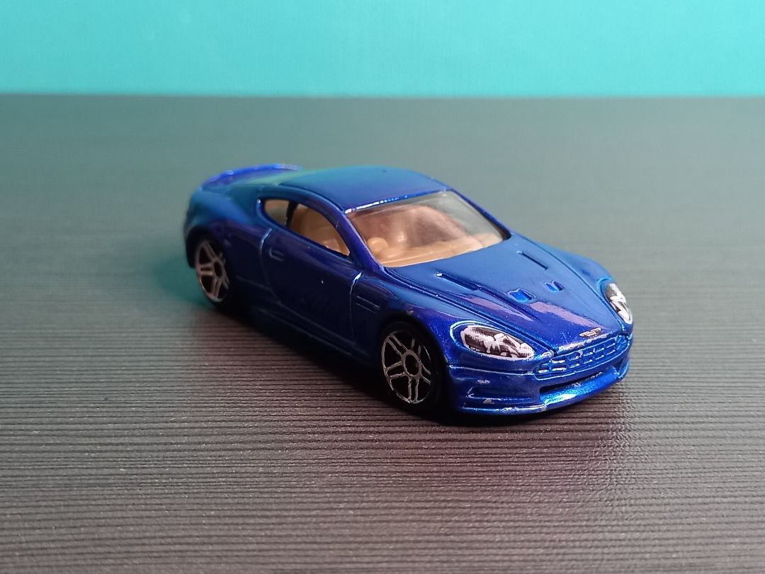 2010 Mattel Hot Wheels R6459 Aston Martin DBS Met Blue Diecast 1