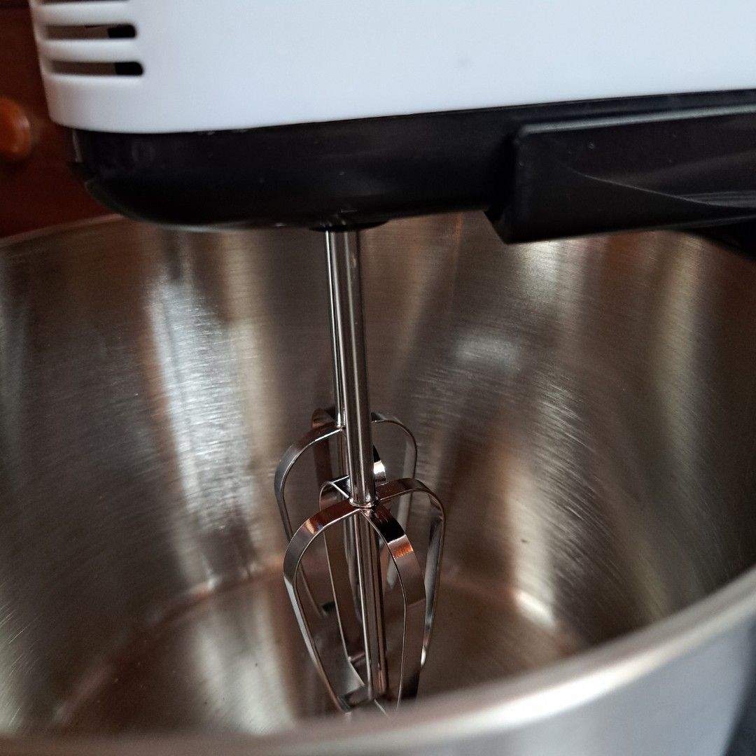 7 Speeds Electric Mixer (Category: Hand & Stand Mixers) located in Las Pinas. Submitted by preslee.moore (Listing ID 1259491064, Image 2). Description: This was given to me as a gift, but I already have one. I can send a video of this working..