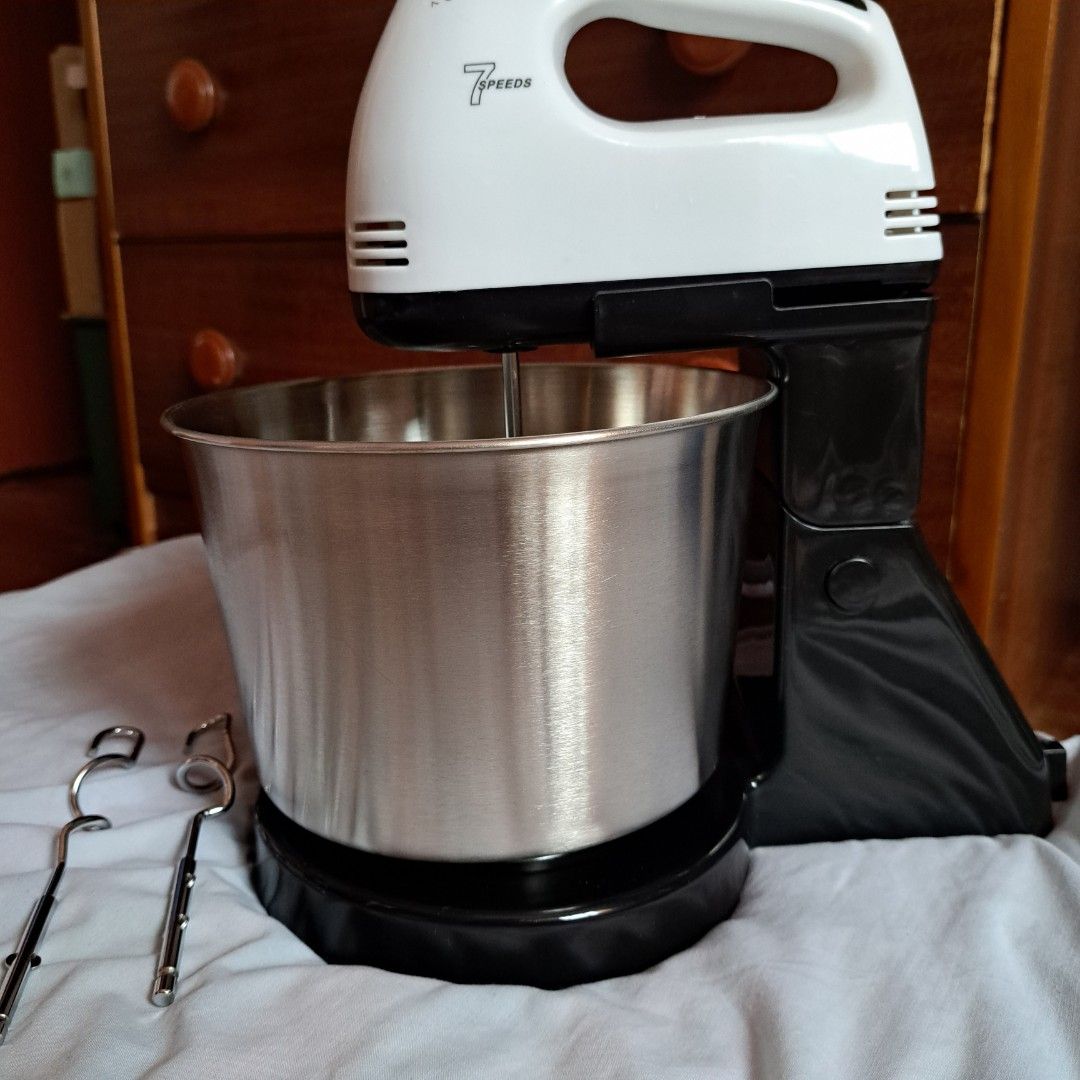 7 Speeds Electric Mixer (Category: Hand & Stand Mixers) located in Las Pinas. Submitted by preslee.moore (Listing ID 1259491064, Image 1). Description: This was given to me as a gift, but I already have one. I can send a video of this working..
