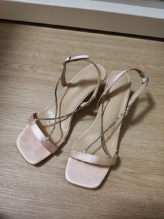 腳架緞面水鑽地跟涼鞋超級美