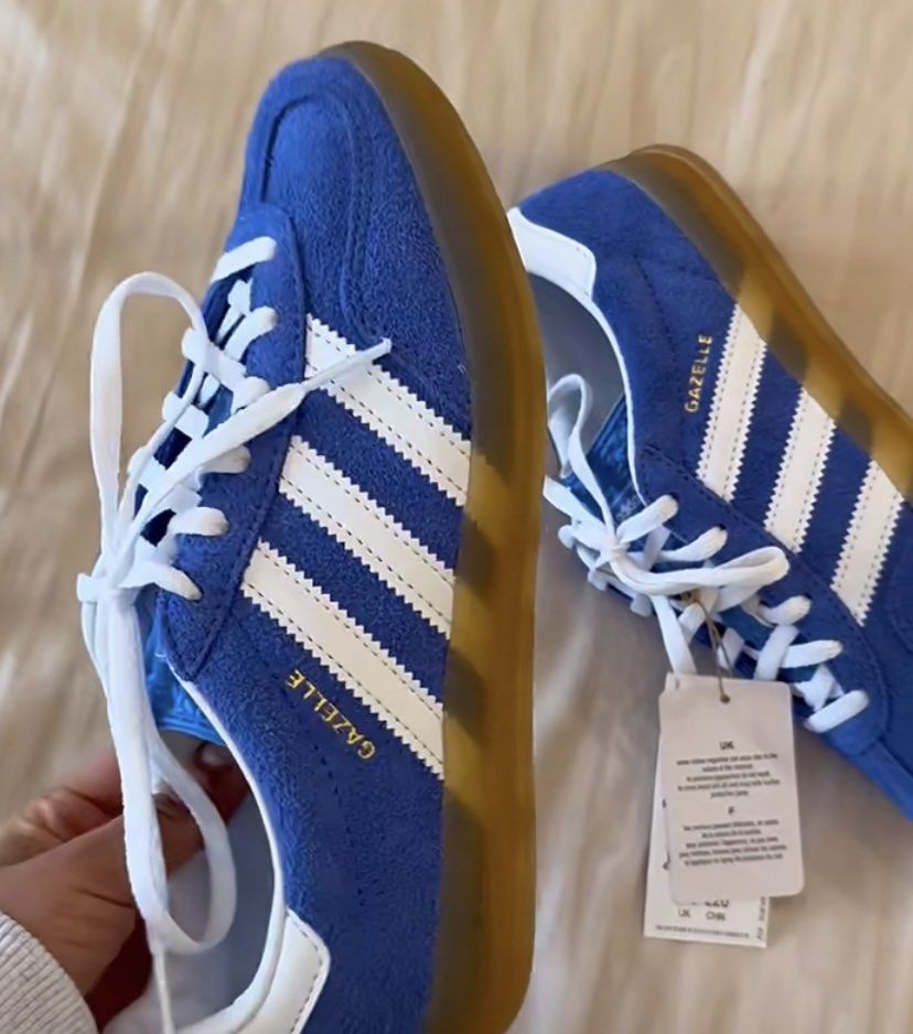 Adidas gazelle 24.5全新吊牌還在, 她的時尚, 鞋, 運動鞋在旋轉拍賣