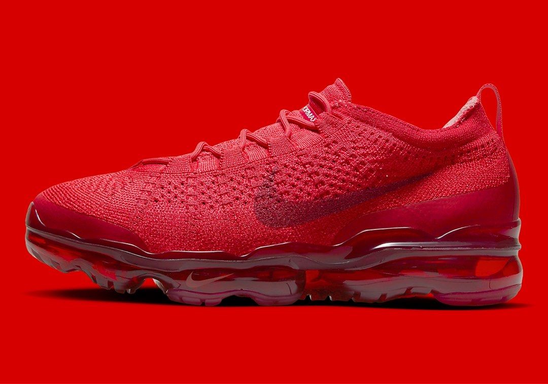 Red hotsell vapormax shoes