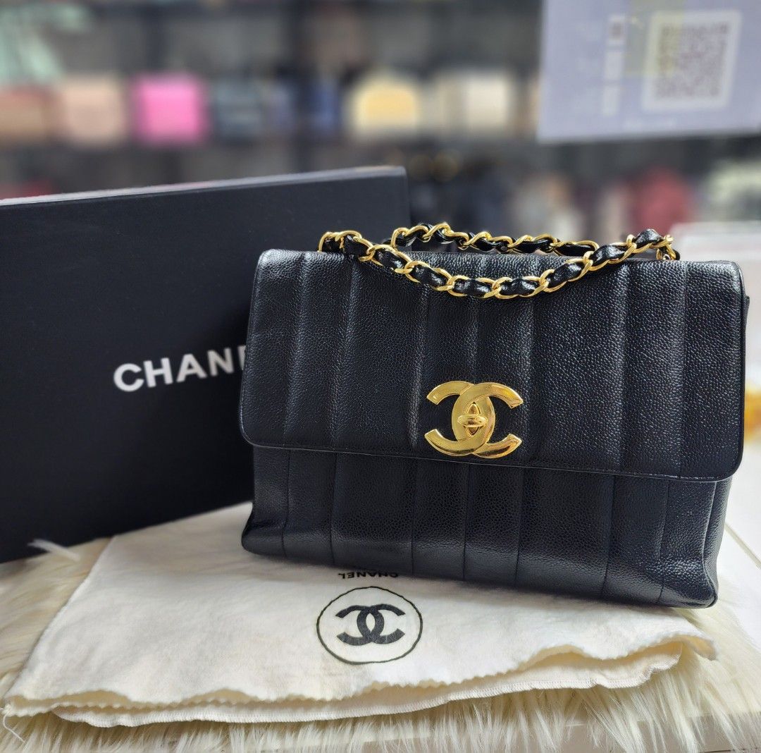 AUTH. CHANEL VINTAGE JUMBO CAVIAR GHW Luxury Bags Wallets on