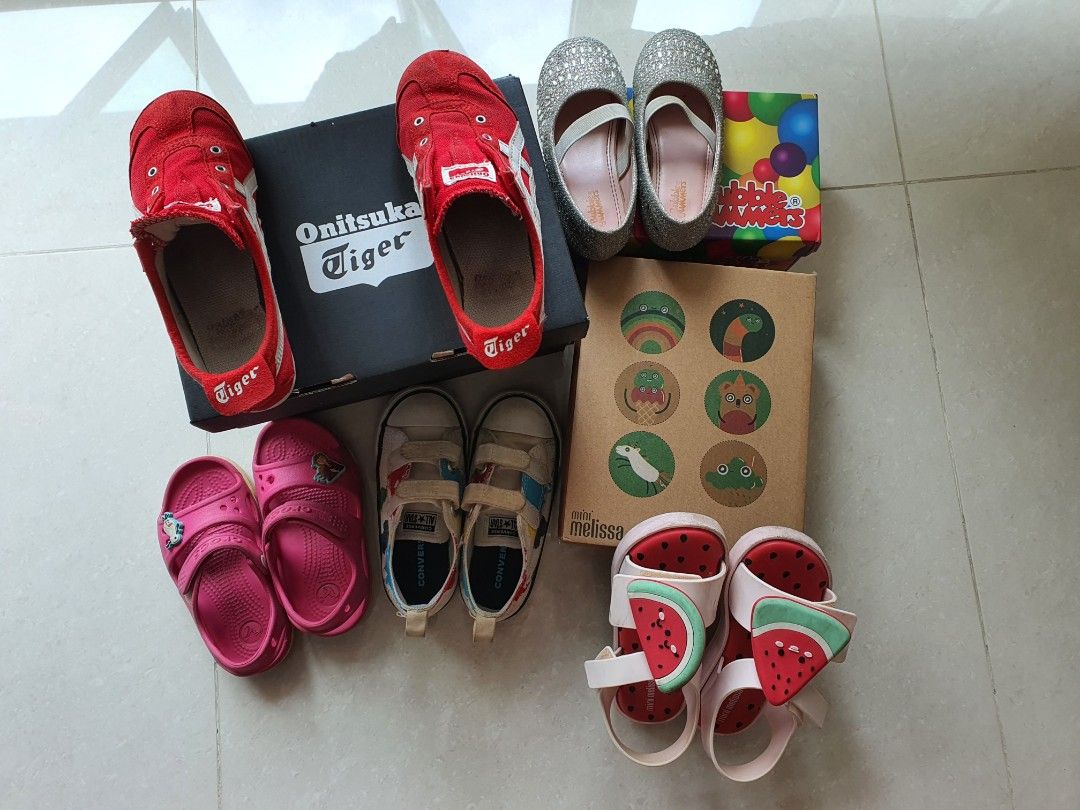Walking discount world shoes