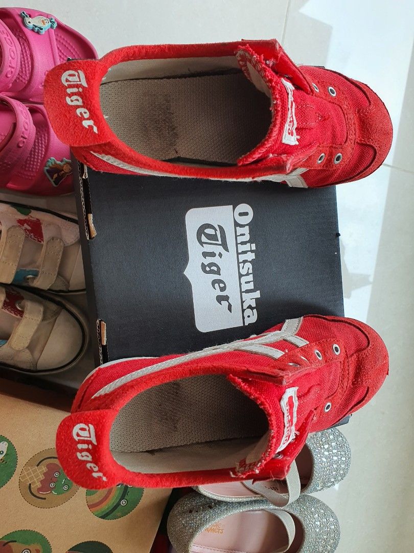 Red walking clearance shoes