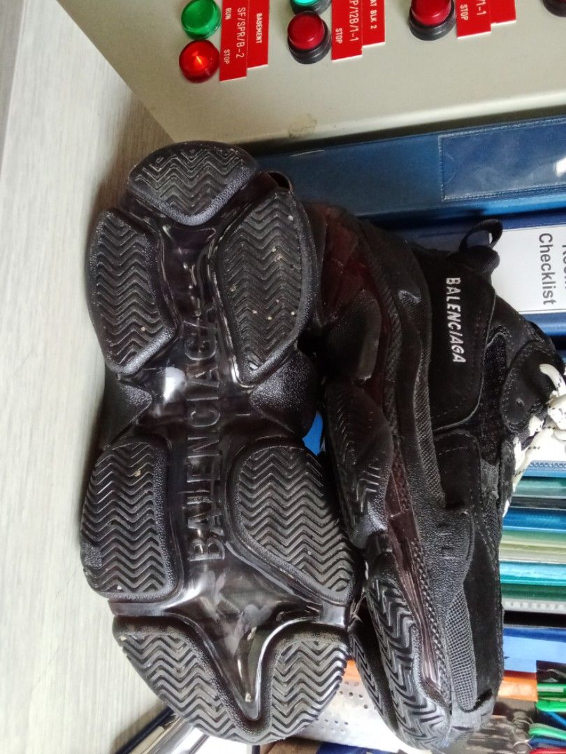Buy used sales balenciaga triple s