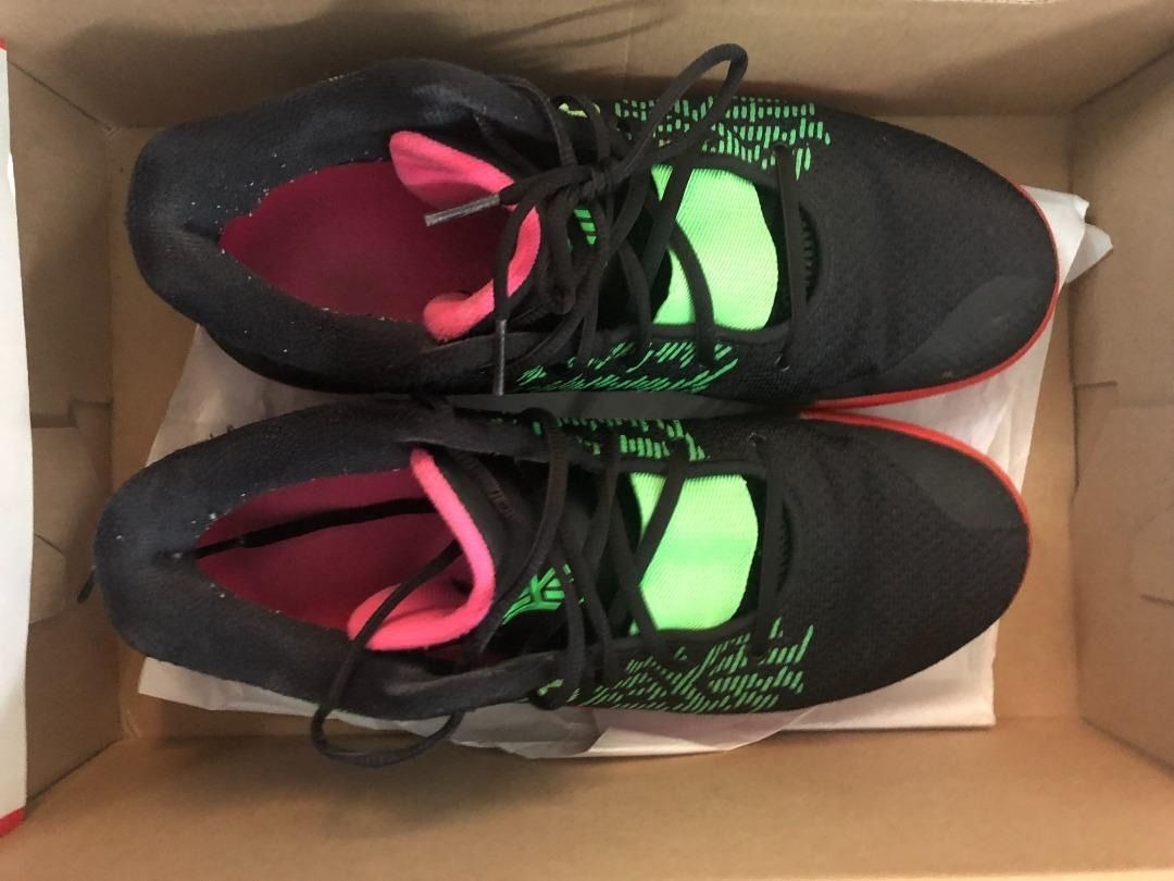 Kyrie outlet hyper pink