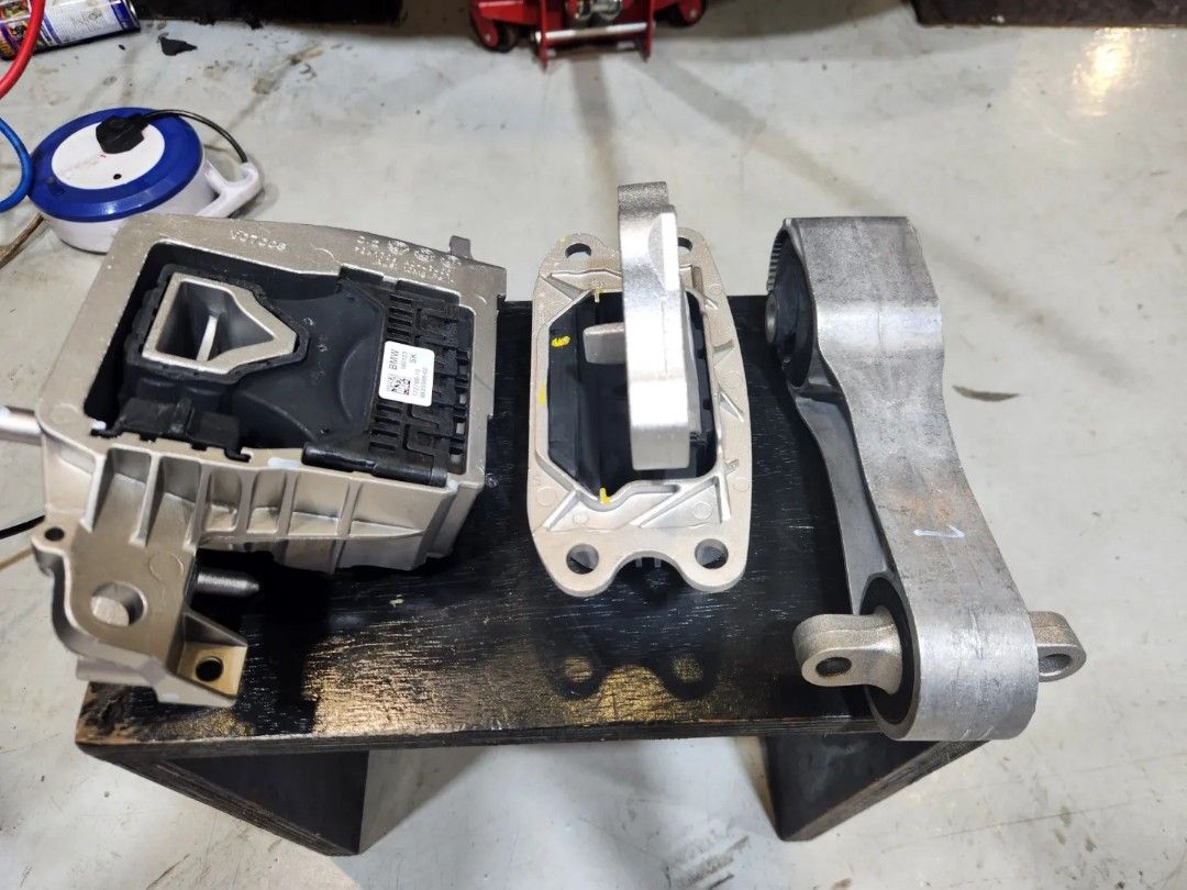 BMW F48 X1 Servicing Using Motul XClean 5W40 Engine Oil, Oil Filter