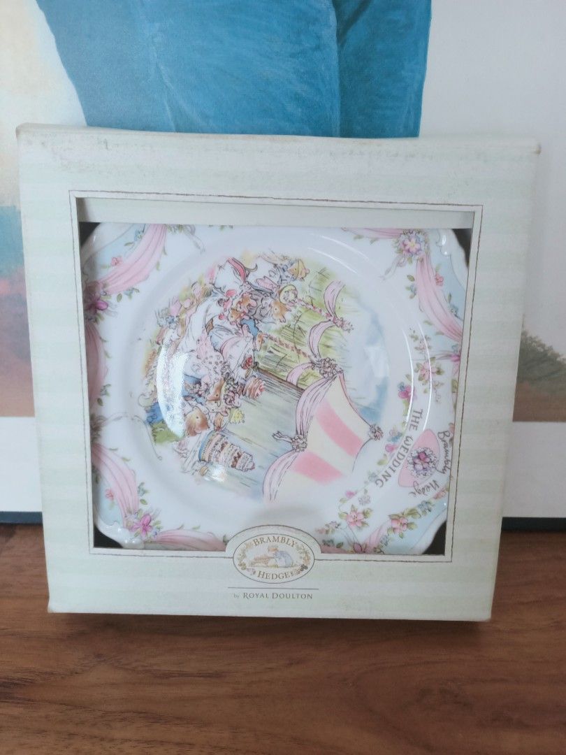 Brambly Hedge The Wedding Plate, Furniture & Home Living, Home Decor, Vases  & Decorative Bowls on Carousell