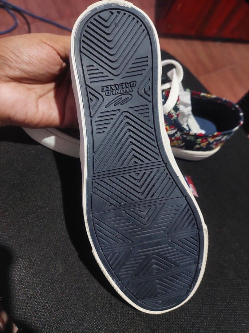 Brand new World Balance shoes (Category: Sneakers) located in Floridablanca. Submitted by rzdl. (Listing ID 1259563321, Image 3). Description: Selling this sneakers for 900, brought from SM for 1300. With tag pa. Di na nagamit. Change of mind ang may ari. Size: EU 35/US 5 Brand: World Balance Loc: Pampanga Mod: Sco PM for inquiries..