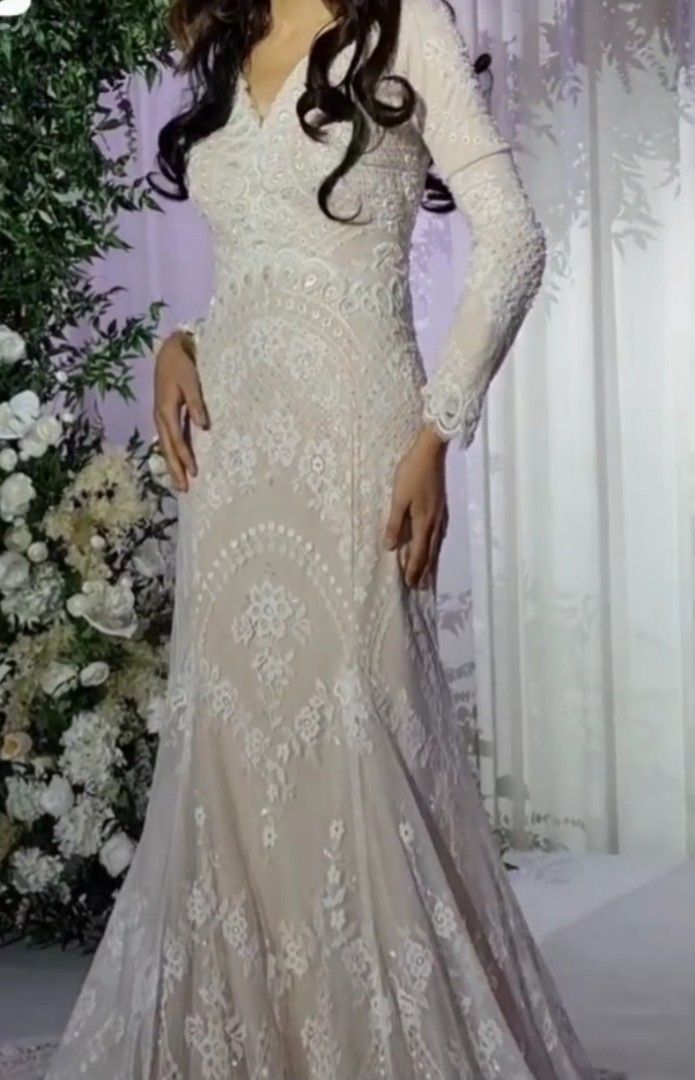 Beautiful Full French Lace Bridal dress for rental