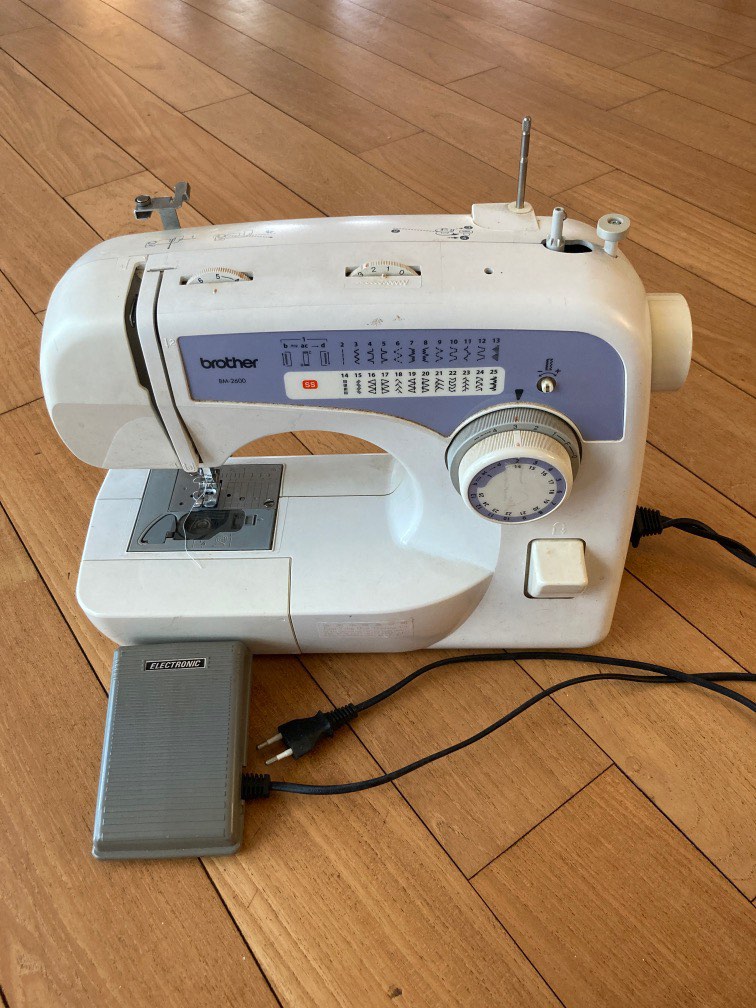Brother BM 2600 Sewing Machine, Hobbies & Toys, Stationery & Craft