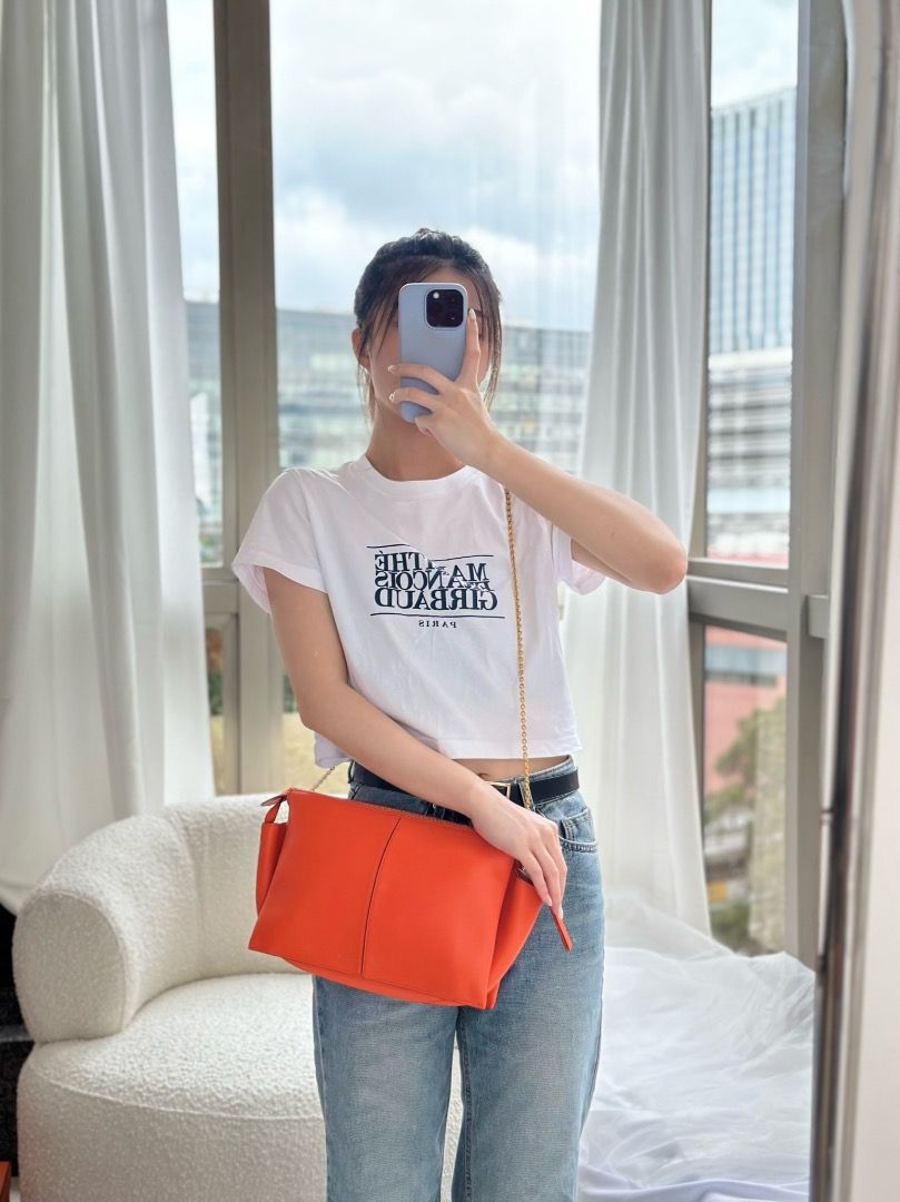 Celine tri fold outlet clutch on chain