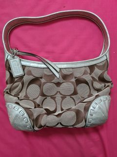 COACH HADLEY HOBO 21 (B4/CHALK) BOUTIQUE TRANSFER - COMES WITH BOX AND  PAPERBAG