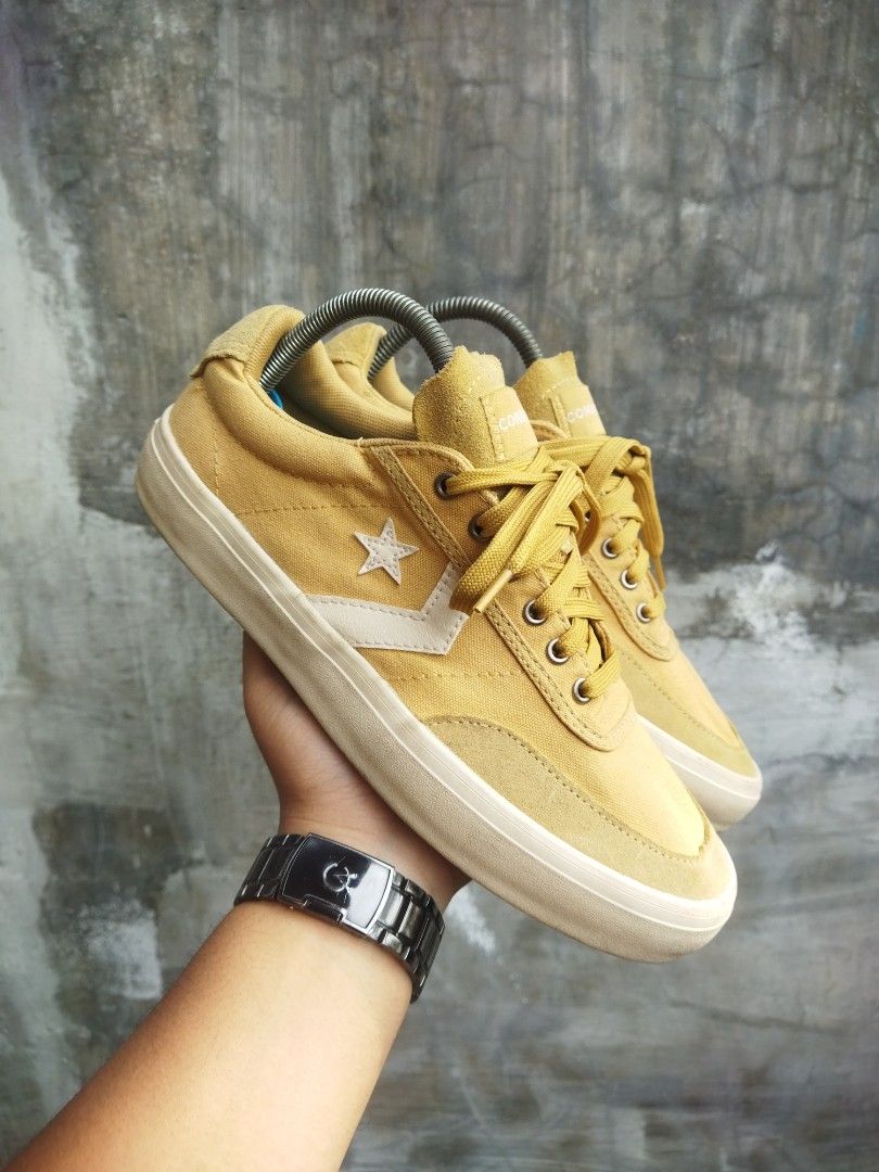 Converse courtland ox hotsell yellow