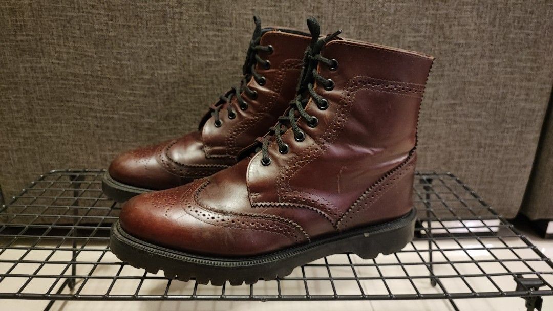 Dr martens store 7 eyelet boots