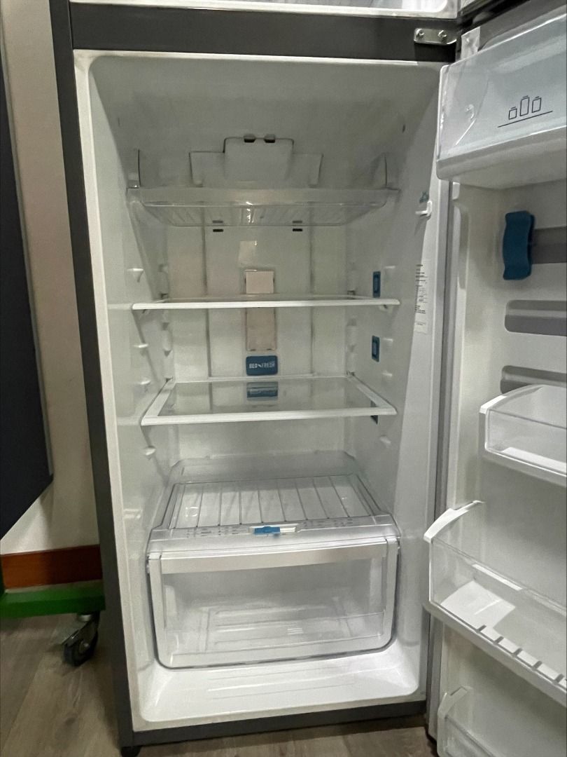 Electrolux Refrigerator Model ETB2100PE, TV & Home Appliances, Kitchen