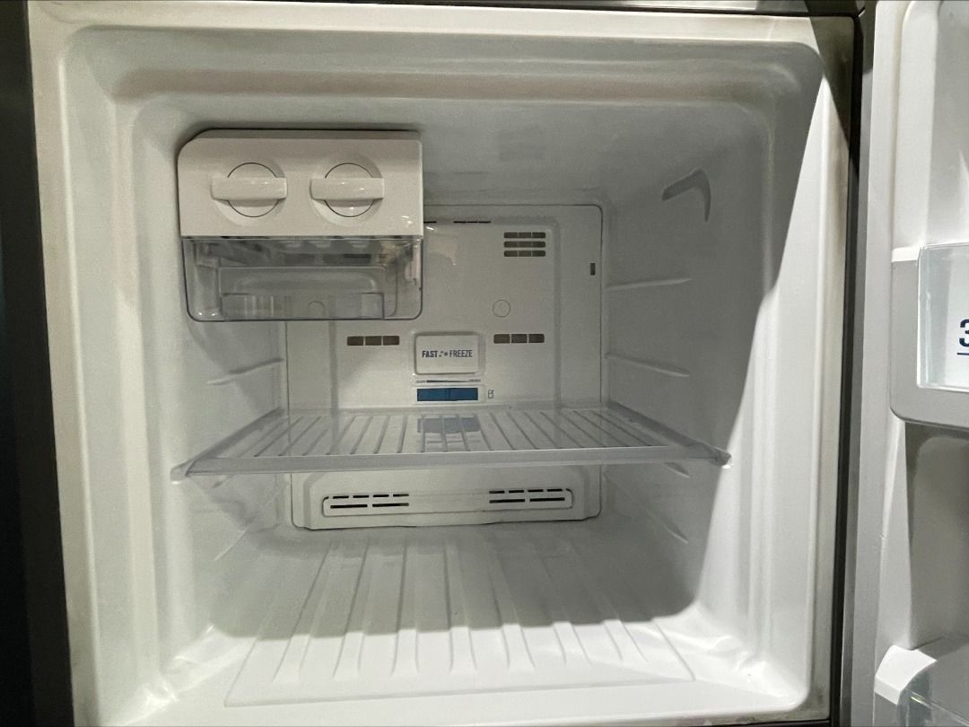 Electrolux Refrigerator Model ETB2100PE, TV & Home Appliances, Kitchen