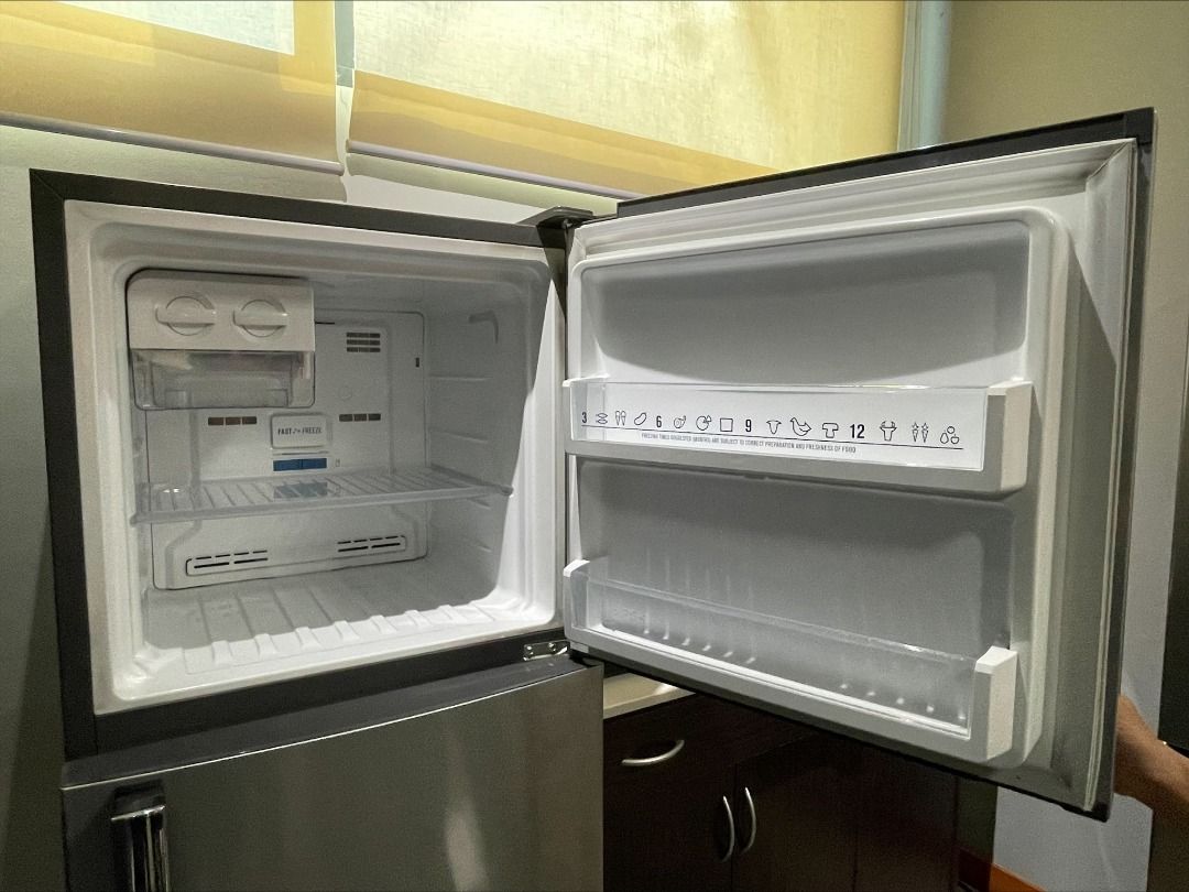 Electrolux Refrigerator Model ETB2100PE, TV & Home Appliances, Kitchen