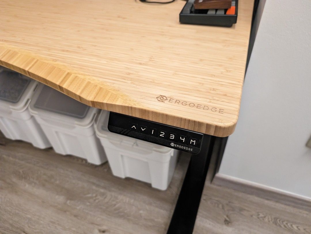Everdesk+ adjustable desk in perfect condition 150 x 70 cm, Furniture ...