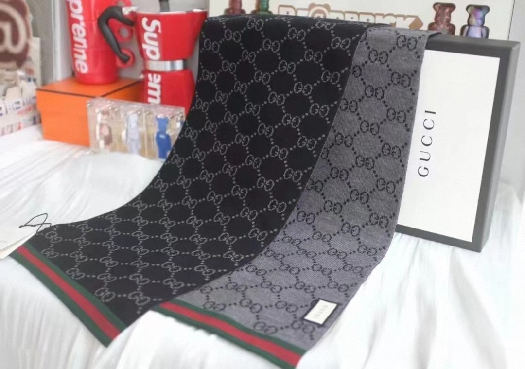 Gucci Men's Scarf, Men's Fashion, Watches & Accessories, Scarves on ...