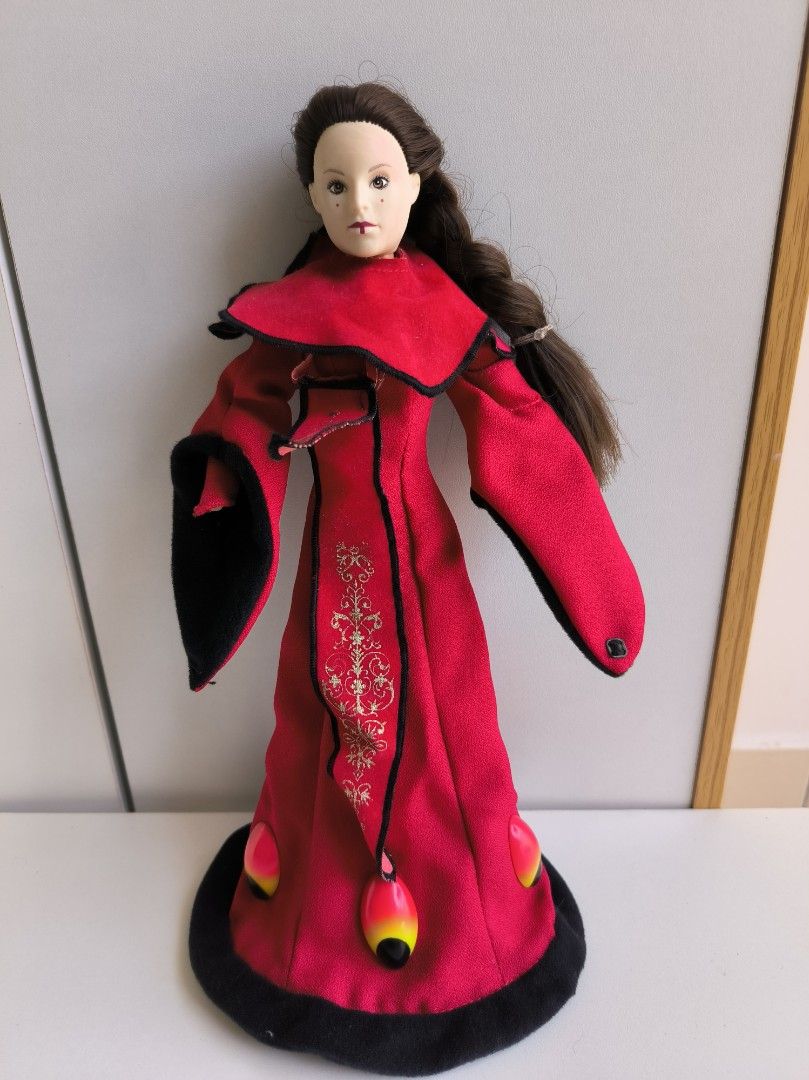 Queen amidala store doll 1999