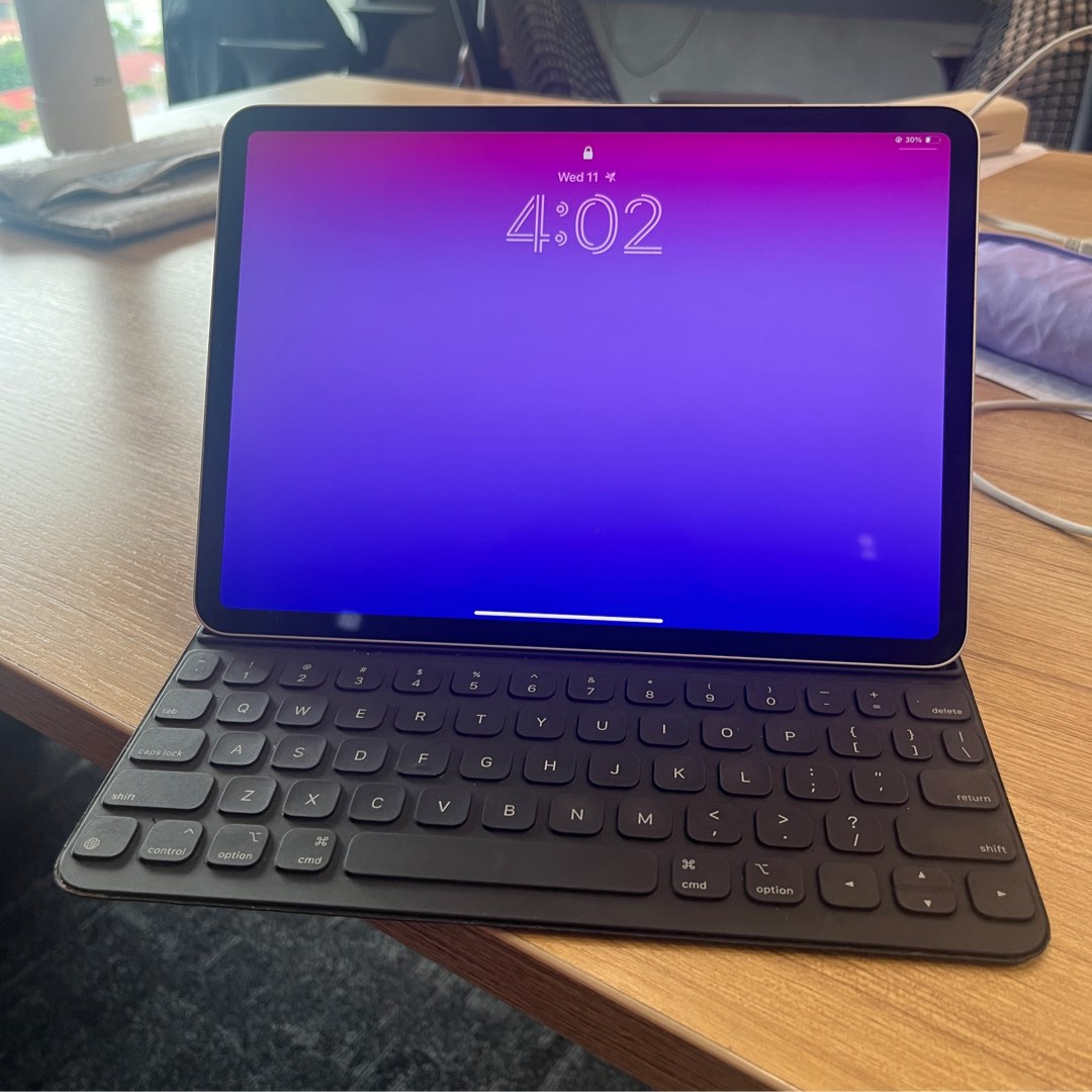 ipad-pro-m2-11-256gb-with-smart-keyboard-folio-mobile-phones