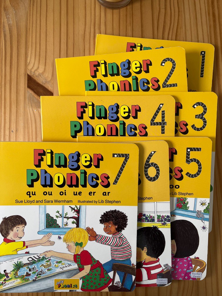 Jolly phonics finger phonics book 1-7, 興趣及遊戲, 書本& 文具