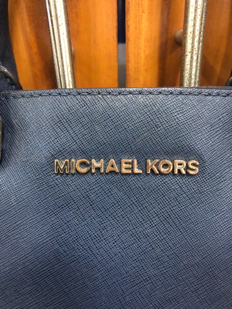 Tas Michael Kors Emmy Saffiano Leather Medium Crossbody Bag (Powder Blush),  Barang Mewah, Tas & Dompet di Carousell