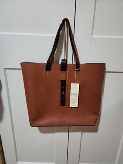 Guy Laroche Vertical Tote Bag In Tan