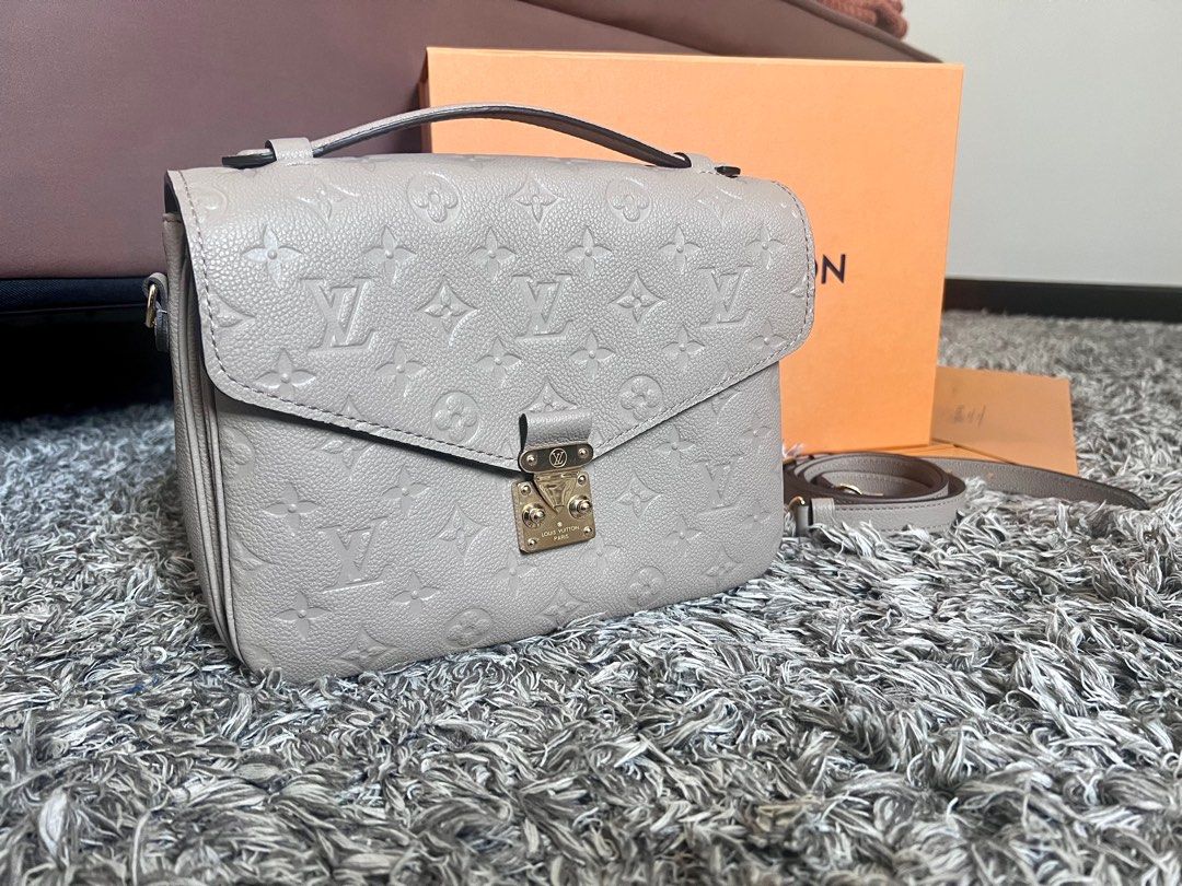 Louis Vuitton Pochette Métis Tourterelle, Luxury, Bags Wallets