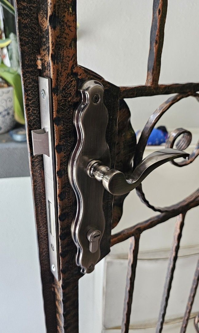 Main gate lock set, Furniture & Home Living, Security & Locks, Locks