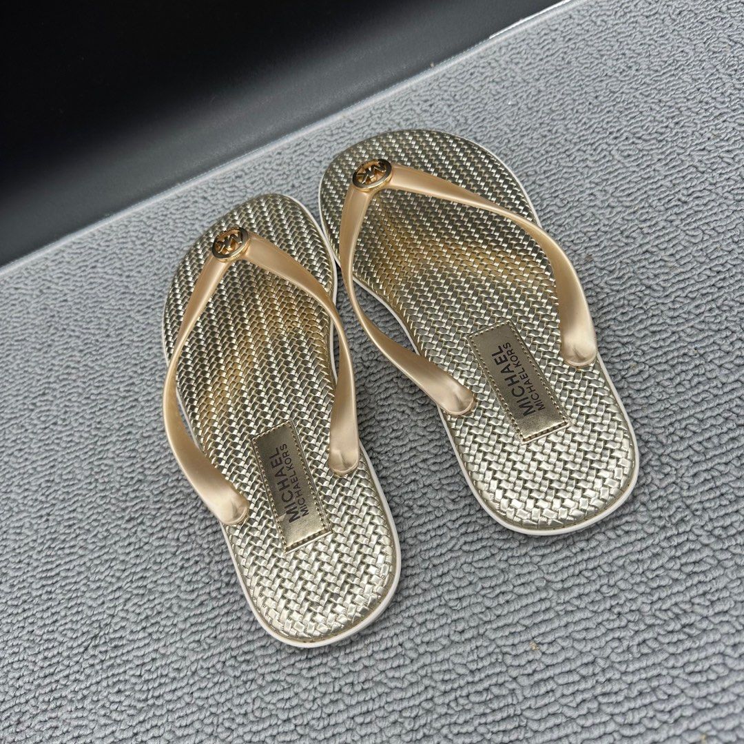 Michael kors jet sales set flip flops