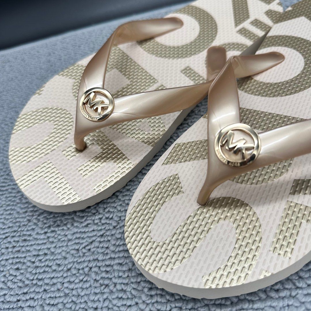 Michael kors hotsell logo flip flops