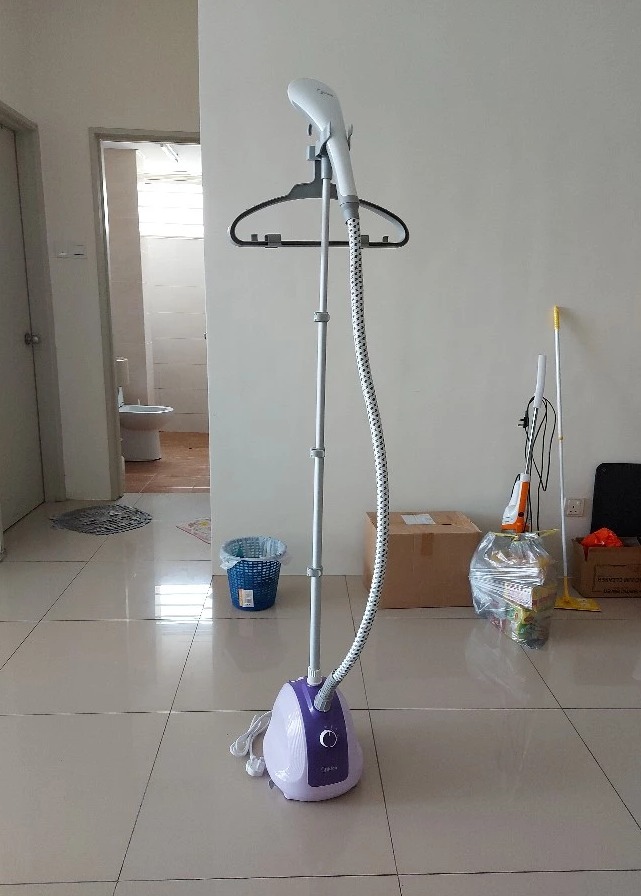 MOVING OUT SALE Midea Garment Steamer (1.5L) GS150D, TV & Home