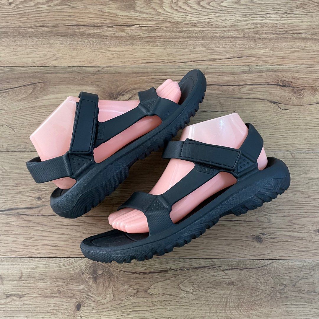 25 Instagram Captions For Sandals, Because 'Tis The Season To Show Off Your  Pedicure