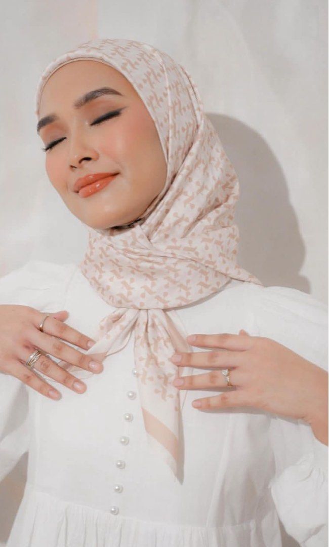 Daylight Monogram scarves in Maroon – NADA IDENTITY