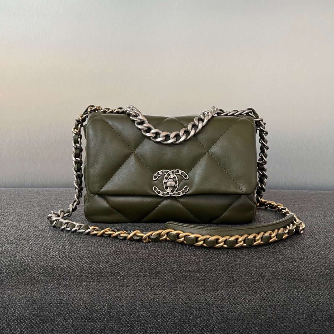 New Chanel 19 Flap Small Lambskin Khaki green / Phw, Luxury, Bags