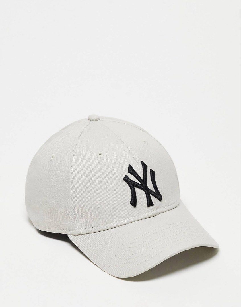 New Era 9Forty NY cap in beige