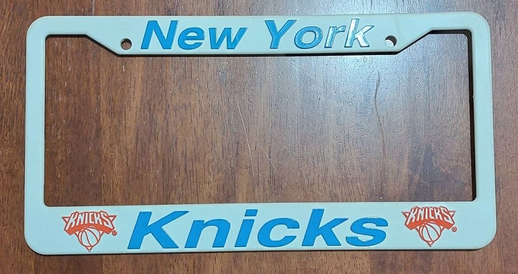 New York Knicks Plate Holder - Vintage, Hobbies & Toys, Memorabilia ...