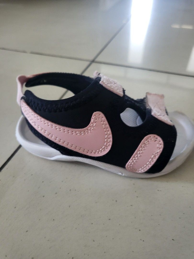 Infant girl 2025 nike sandals