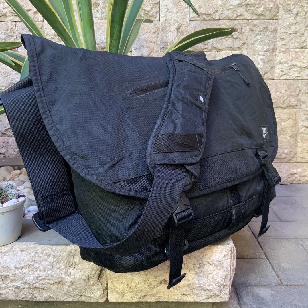 Nike cascade top messenger bag
