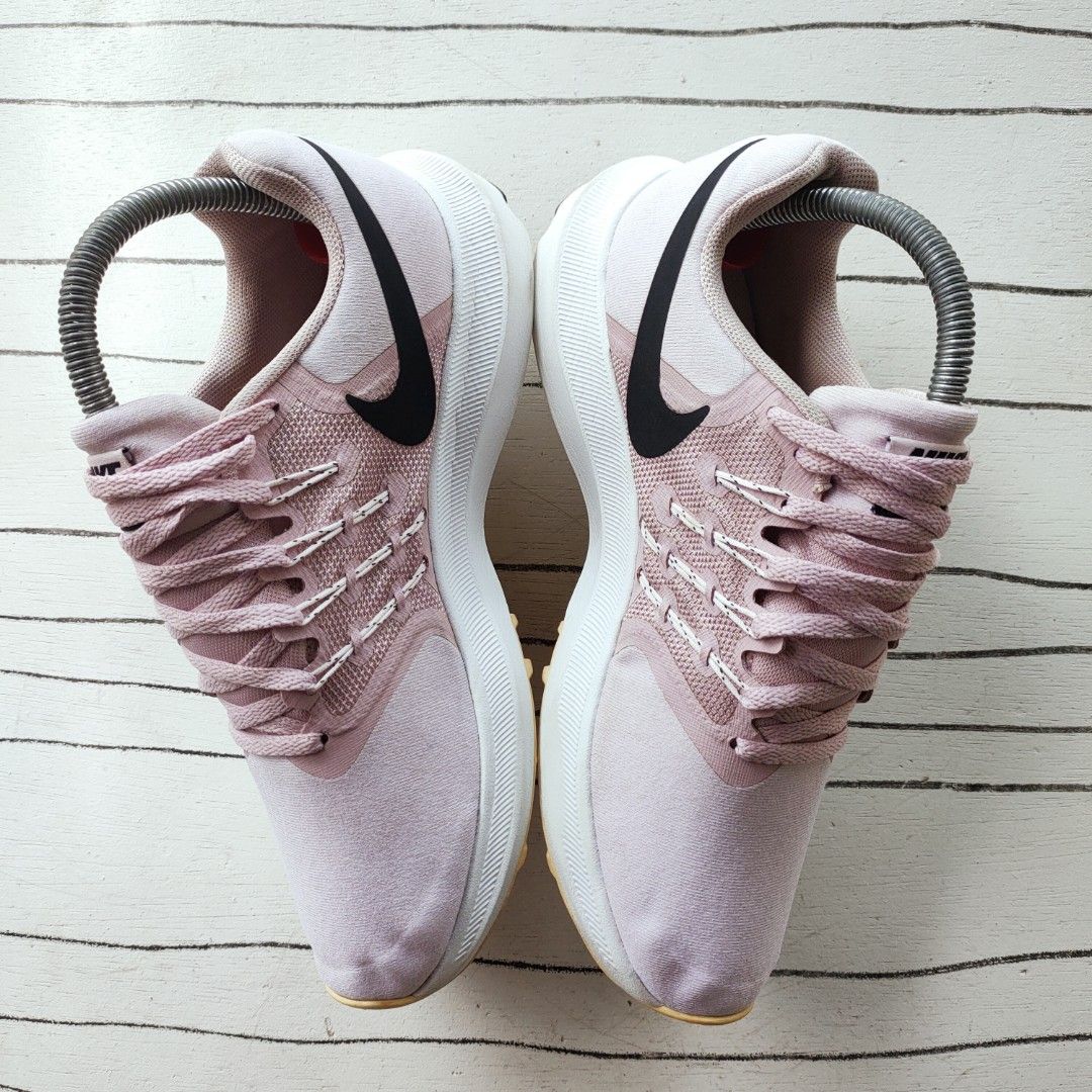 Nike run discount swift pink
