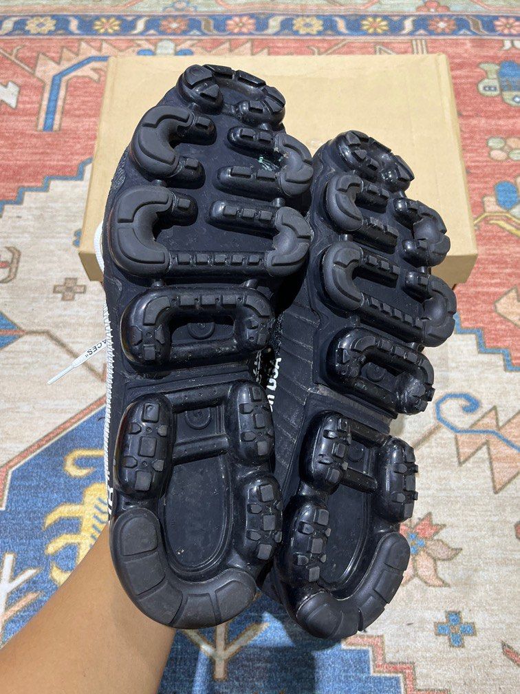 Off white hotsell vapormax bottom
