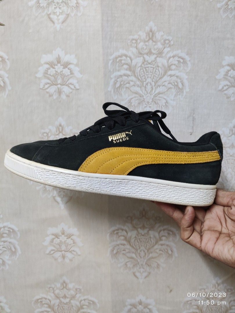 PUMA SUEDE ICONIC TRADEMARK SNEAKERS Men s Fashion Footwear Sneakers on Carousell
