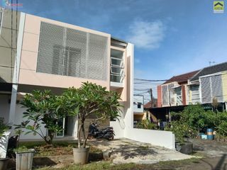rumah Hook Baru siap huni dlm Cluster bebas banjir di jalan Ratna Jatibening Bekasi