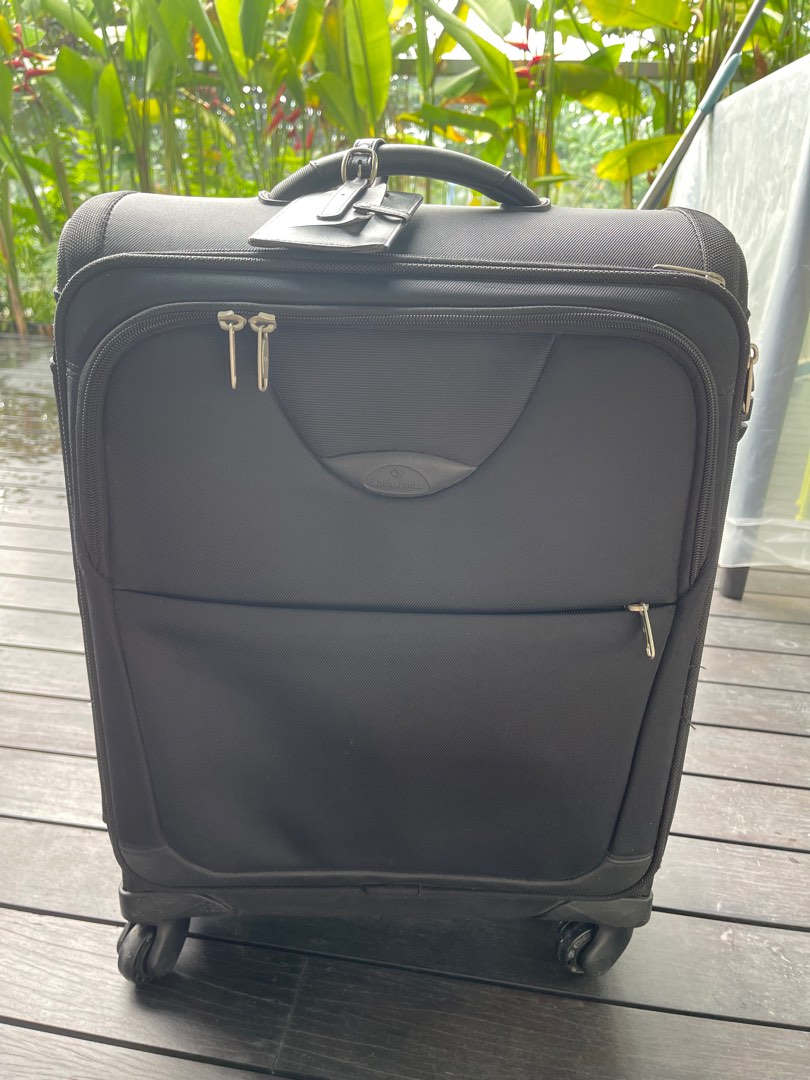 Samsonite cabin luggage with spinner wheels, Hobbies & Toys, Travel
